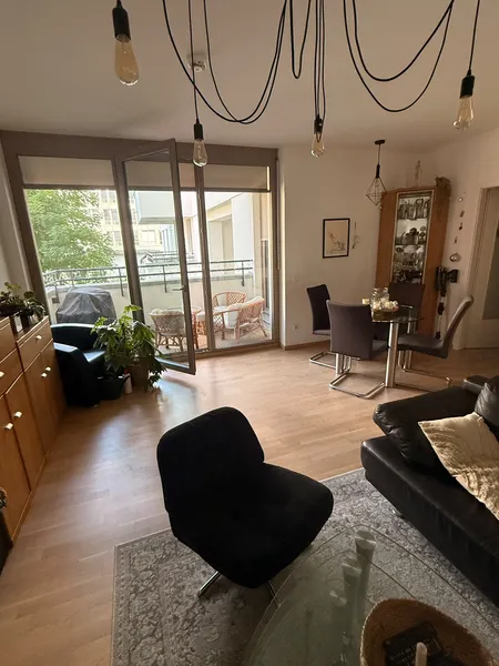 Nachmieter gesucht: hochwertige 2,5-Zimmer-Wohnung mit Balkon in Berlin-Mitte — photo 1